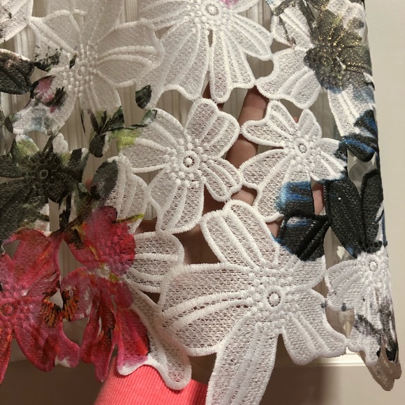 LAST DAY‼️ White Floral Lace Tank - Picture 4 of 8